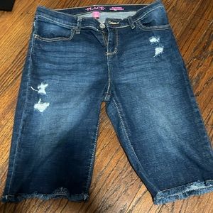 Shorts up to half of the knees